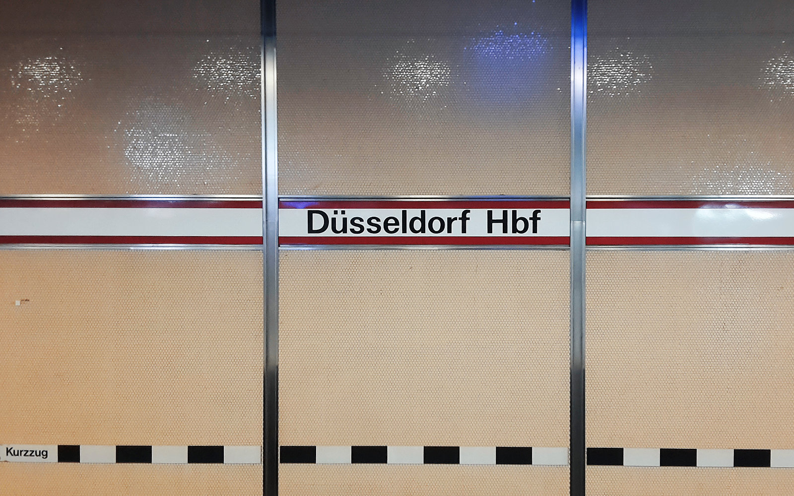 photograph from the metrostation at düsseldorf mainstation showing the concept of colors and typography typical for the late 80\'s